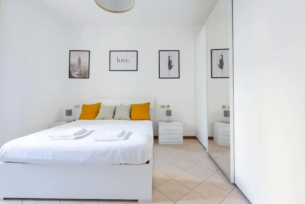 Apartment Ferienwohnung Porta Garibaldi Cozy Flat Mailand
